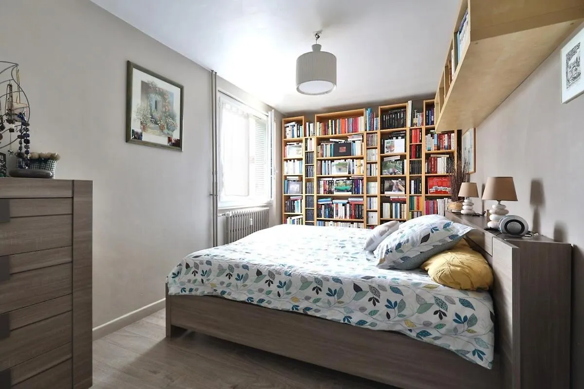 Apartment Logement Chaleureux Avec Balcon Bron