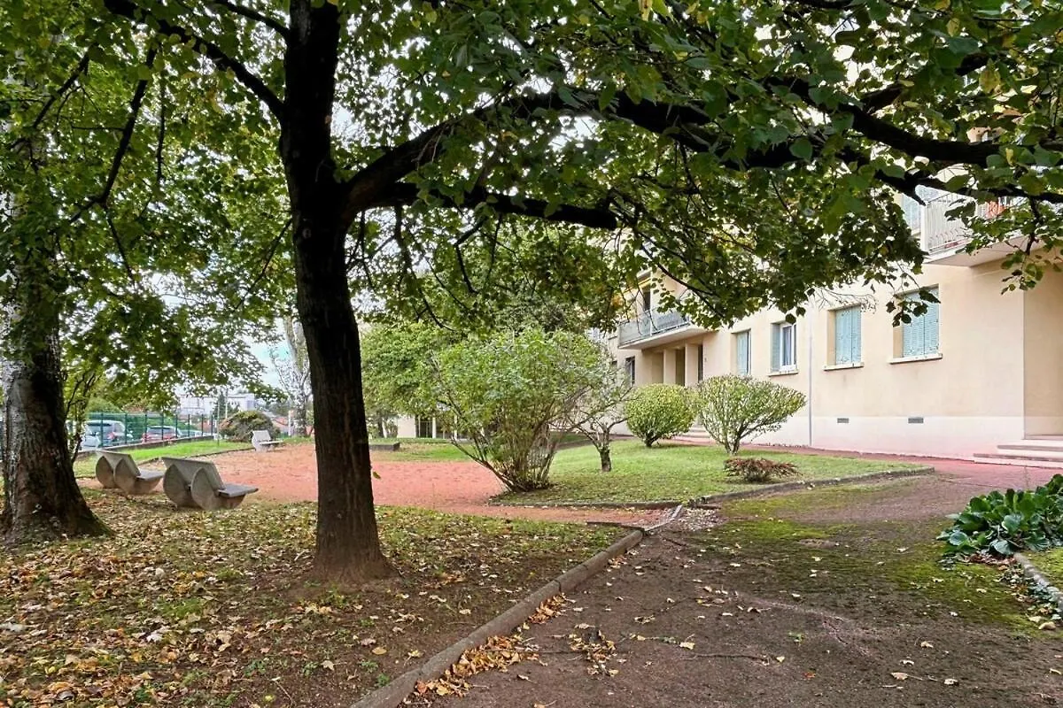 Logement Chaleureux Avec Balcon Bron Apartment